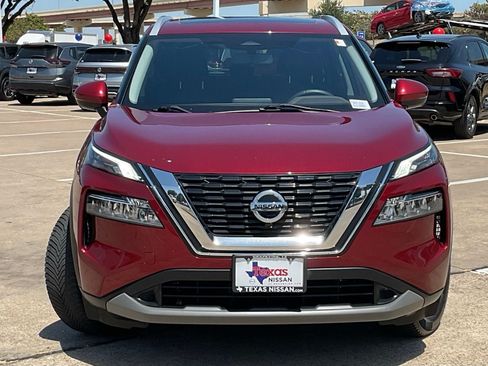 Used 2021 Nissan Rogue SV w/ Premium Package FWD image 2