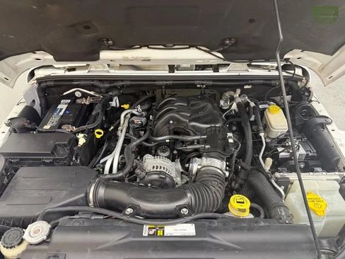 Used 2015 Jeep Wrangler Sahara w/ Connectivity Group AWD/4WD image 27