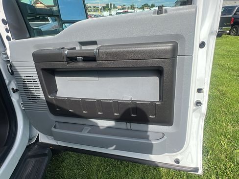 Used 2016 Ford F550 4x4 Regular Cab Super Duty image 15