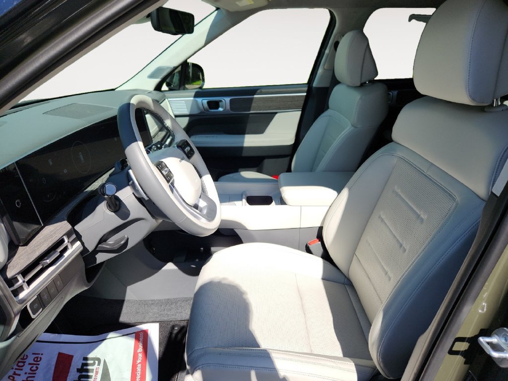 Used 2025 Hyundai Santa Fe Calligraphy AWD/4WD image 11
