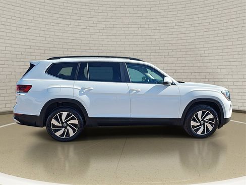 Used 2025 Volkswagen Atlas SE image 4