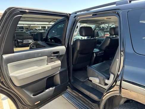 Used 2015 Toyota Sequoia SR5 RWD image 11