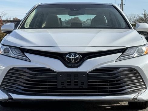 Used 2018 Toyota Camry XLE image 9
