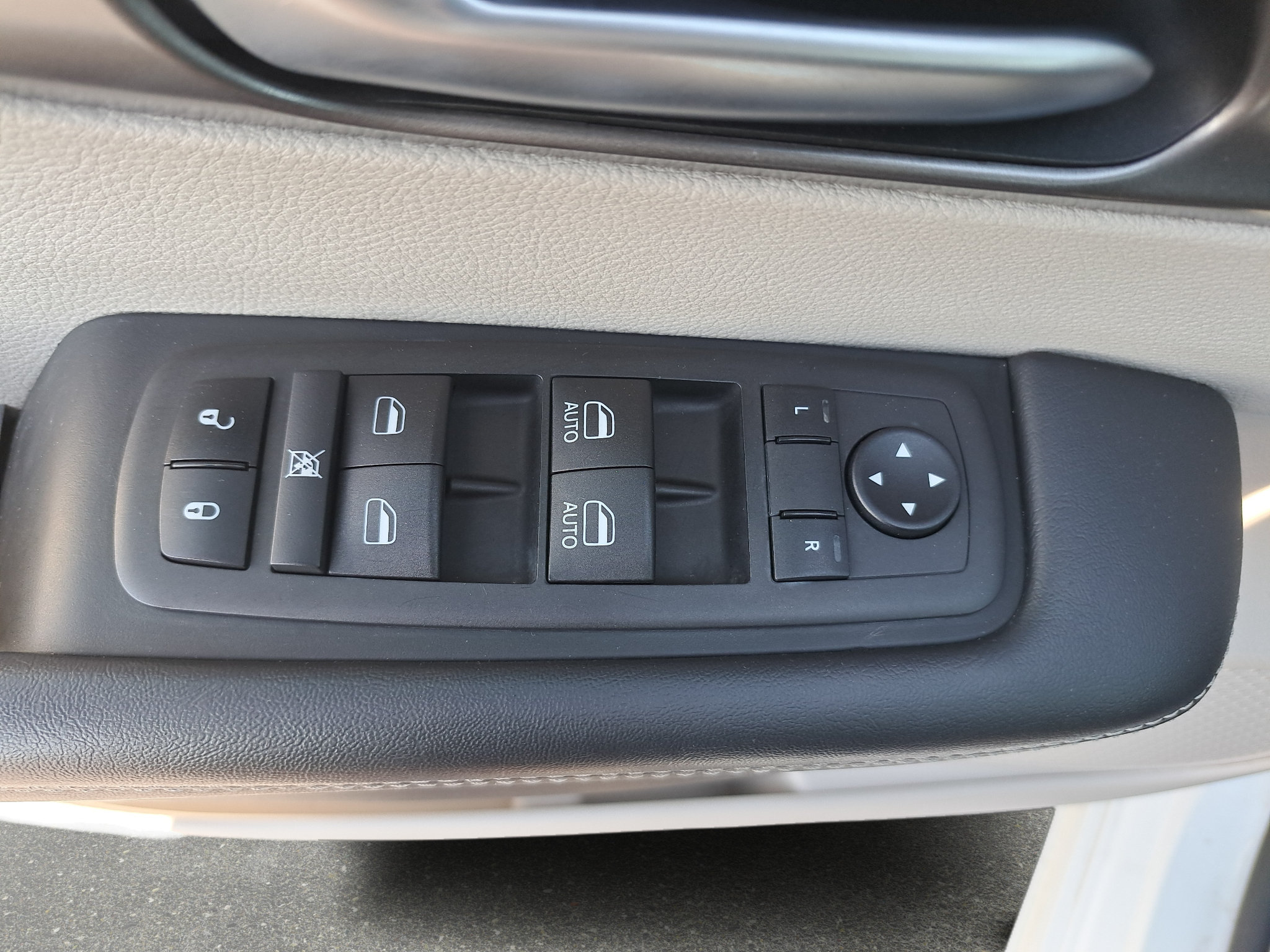 Certified 2024 Chrysler Pacifica Touring-L FWD image 29