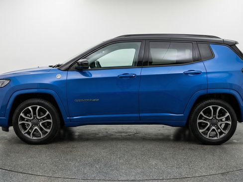 Used 2025 Jeep Compass Trailhawk AWD/4WD image 5