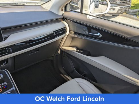Used 2023 Lincoln Nautilus Reserve image 19
