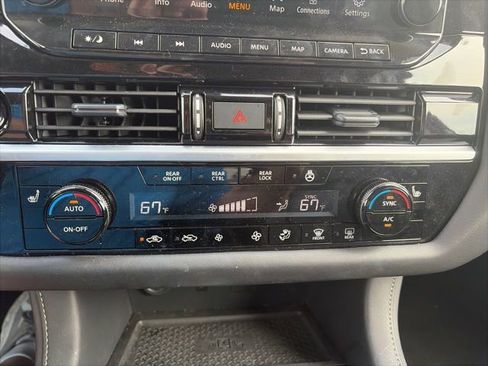 Used 2025 Nissan Pathfinder SL AWD/4WD image 23