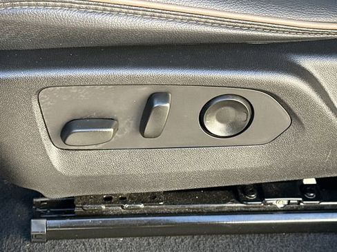 Used 2024 GMC Canyon Denali image 37