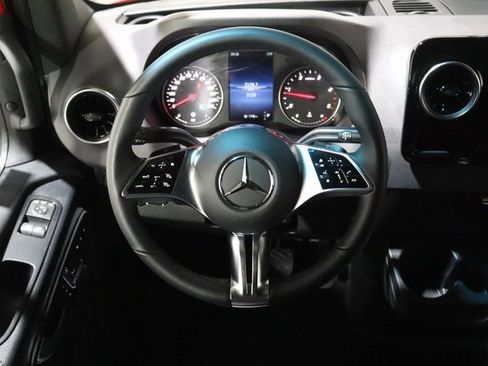 Used 2025 Mercedes-Benz Sprinter 2500 image 4