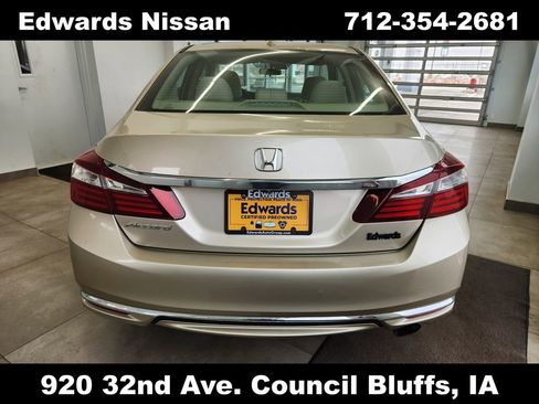 Used 2017 Honda Accord EX image 6