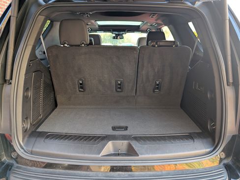 Used 2023 GMC Yukon SLT w/ SLT Luxury Package image 20