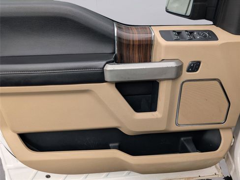 Used 2015 Ford F150 Lariat image 15