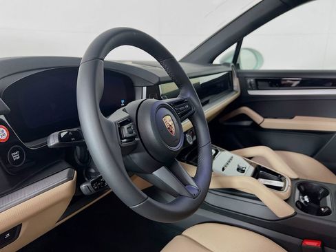New 2026 Porsche Cayenne Base image 4