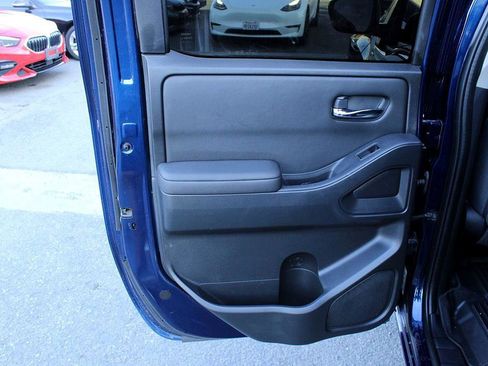 Used 2022 Nissan Frontier SV w/ Technology Package image 12