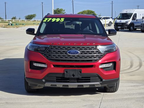 Used 2022 Ford Explorer XLT w/ Equipment Group 202A AWD/4WD image 3