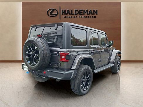 Used 2022 Jeep Wrangler Unlimited Sahara w/ Cold Weather Group image 6