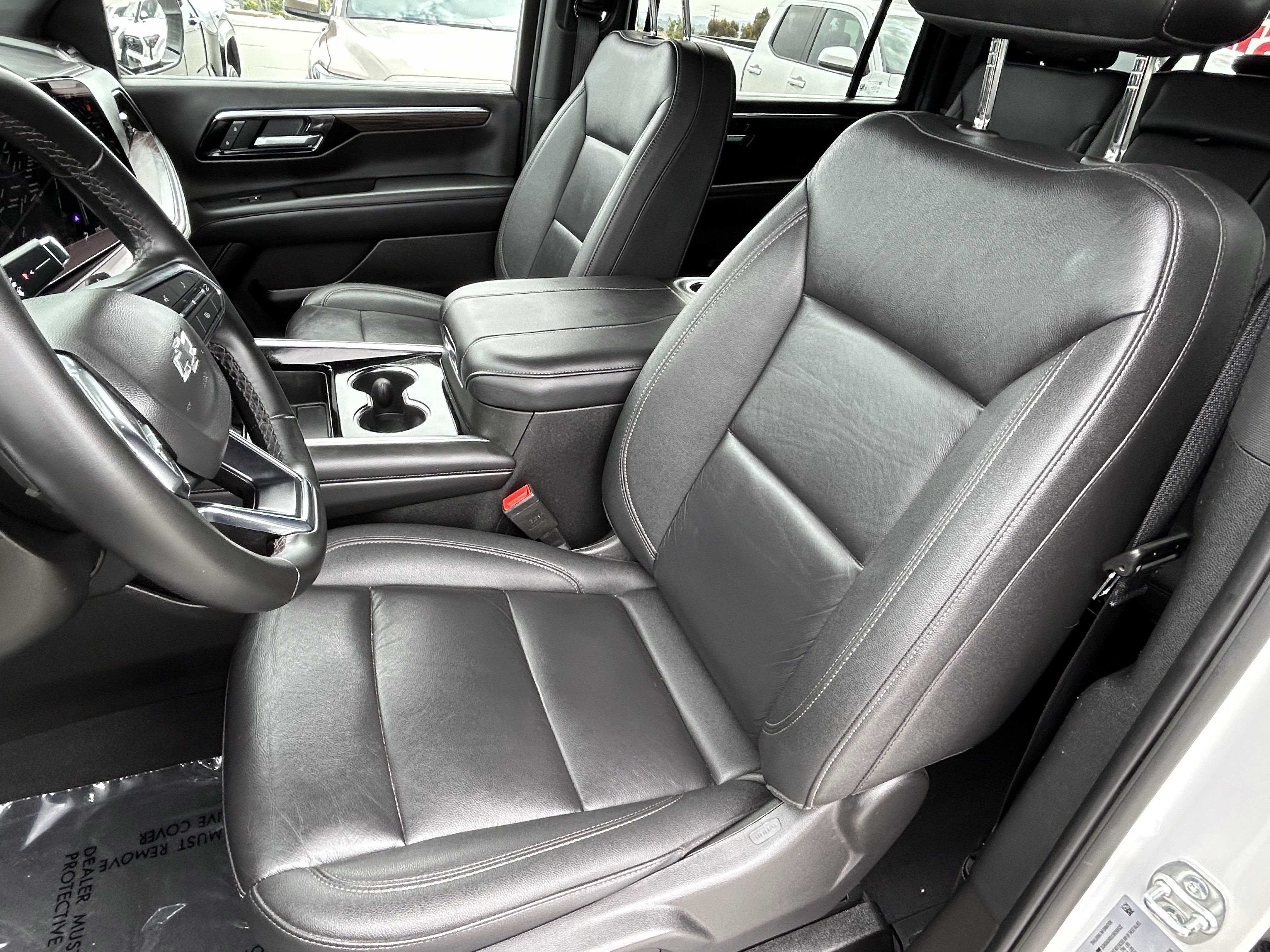 Used 2025 Chevrolet Suburban Z71 AWD/4WD image 17