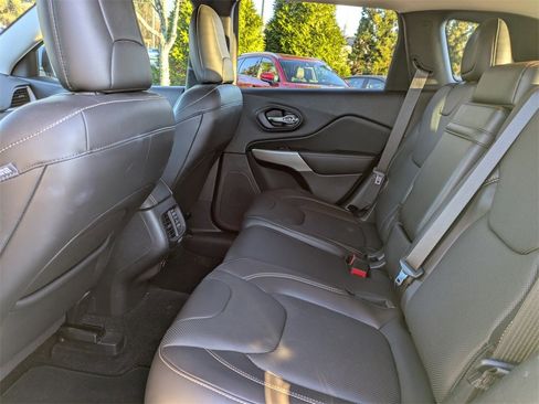 Used 2018 Jeep Cherokee Limited w/ Technology Group image 10