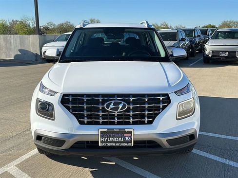 Used 2025 Hyundai Venue SEL image 8