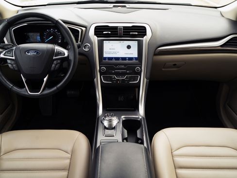 Used 2019 Ford Fusion SEL image 28