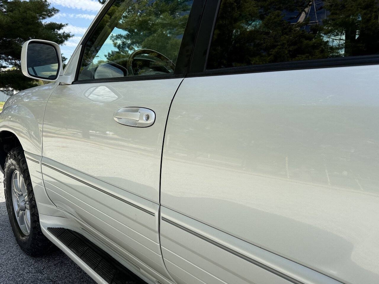 Used 2005 Lexus LX 470 4WD w/ Preferred Accessory Pkg image 23