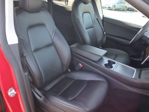 Used 2022 Tesla Model Y Long Range image 5