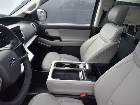 New 2025 Ford Expedition Active image 14