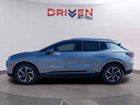 New 2025 Chevrolet Equinox EV LT image 2