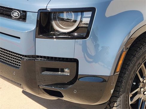 New 2026 Land Rover Defender 110 X-Dynamic SE image 5