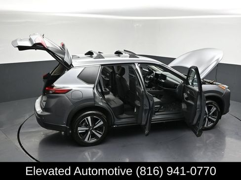Used 2025 Nissan Rogue SL AWD/4WD image 31