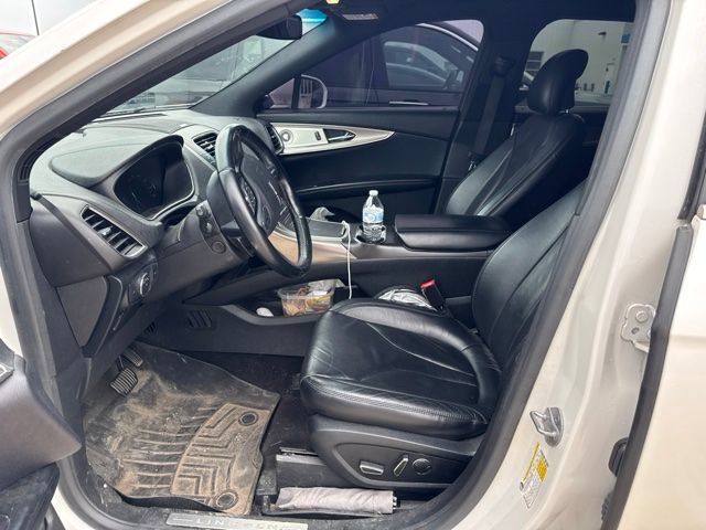 Used 2016 Lincoln MKX Reserve w/ Luxury Package AWD/4WD image 4