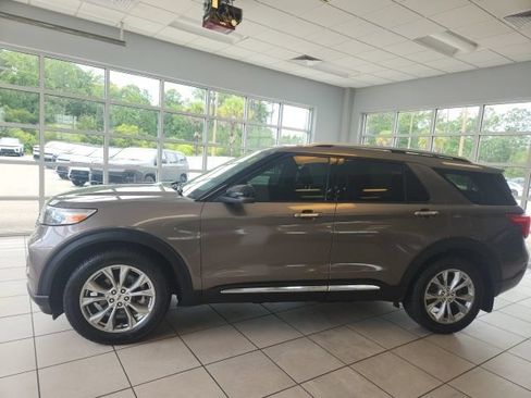 Used 2021 Ford Explorer Limited w/ Equipment Group 301A AWD/4WD image 5