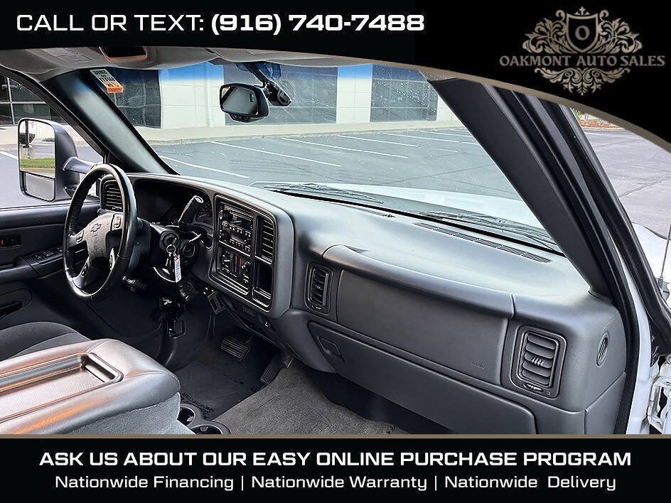 Used 2005 Chevrolet Silverado 3500 LS AWD/4WD image 16