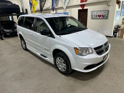 Used 2017 Dodge Grand Caravan SE w/ Power Window Group image 6