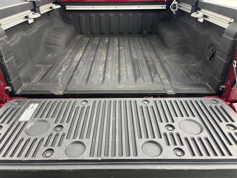 Used 2022 Nissan Frontier SV image 16