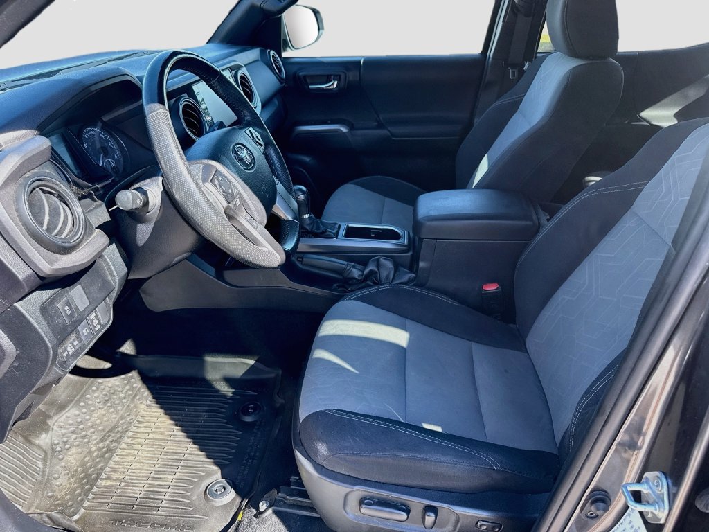 Used 2021 Toyota Tacoma TRD Off-Road AWD/4WD image 21