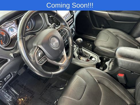 Used 2019 Jeep Cherokee Limited image 10