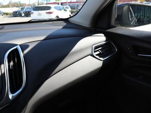 Used 2020 Chevrolet Equinox LT image 30