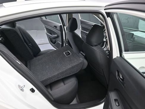 Used 2025 Nissan Altima 2.5 SV image 25