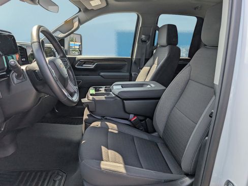 Used 2024 Chevrolet Silverado 2500 LT w/ Convenience Package image 17