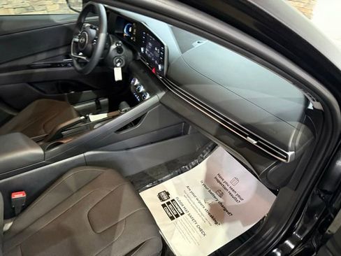 New 2025 Hyundai Elantra SE image 28