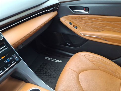 Used 2020 Toyota Avalon Limited w/ Advanced Safety Package FWD image 37