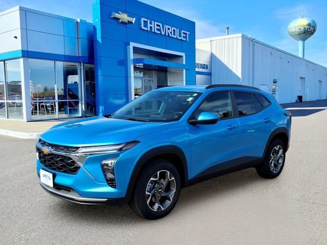 Used 2026 Chevrolet Trax LT w/ LT Convenience Package FWD image 8