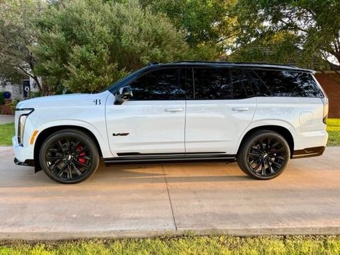 Used 2026 Cadillac Escalade V w/ LPO, ONYX Package AWD/4WD image 8