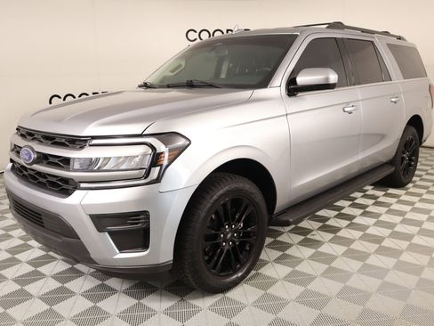 Used 2024 Ford Expedition Max XLT image 11