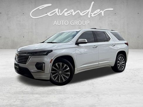 Used 2023 Chevrolet Traverse Premier FWD image 1