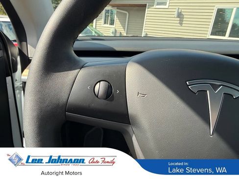 Used 2024 Tesla Model Y Long Range AWD/4WD image 21