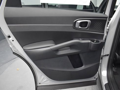 Used 2025 Kia Sorento S FWD image 16