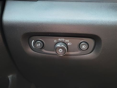 Used 2021 Chevrolet Traverse LT image 35