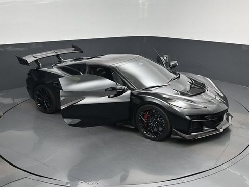 Used 2026 Chevrolet Corvette ZR1 w/ ZR1 Carbon Fiber Aero Package RWD image 19